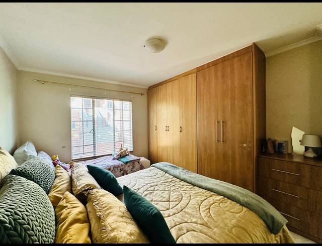 2 BEDROOM TOWNHOUSE FOR SALE IN CASTLEVIEW